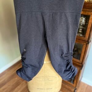 Lululemon tucked cropped capri leggings